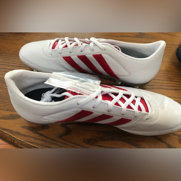 NWT  ADIDAS GLORO MEN  Red & White SOCCER Cleats  Size 10 1/2 - Picture 1 of 4